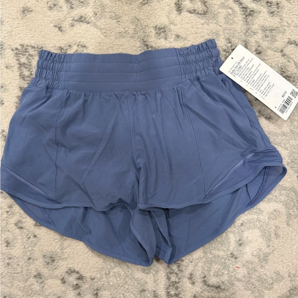 Lululemon Hotty Hot High Rise 2.5” shorts - Picture 2 of 2